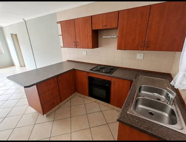2 BEDROOM TOWNHOUSE FOR SALE IN AMBERFIELD